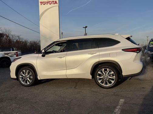 2022 Toyota Highlander Limited