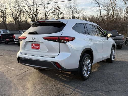2022 Toyota Highlander Limited