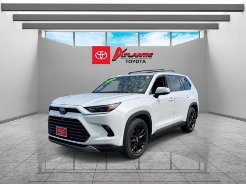 Pearl 2024 Toyota Grand Highlander Platinum
