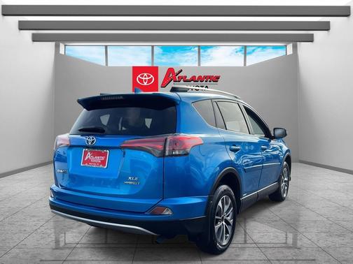 2017 Toyota RAV4 Hybrid XLE