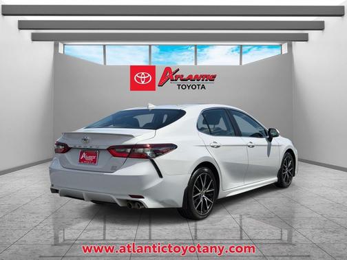 Ice Edge 2023 Toyota Camry SE