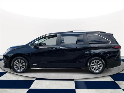 2021 Toyota Sienna XLE 7 Passenger