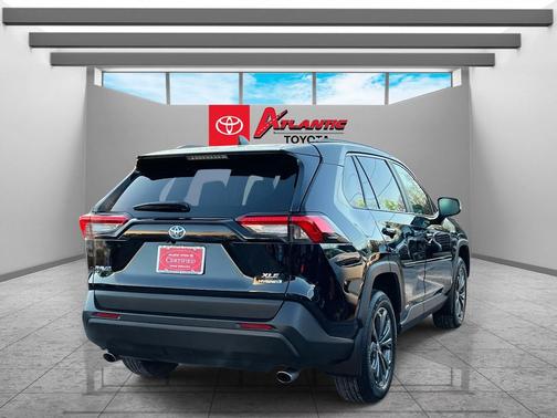 2023 Toyota RAV4 Hybrid XLE Premium