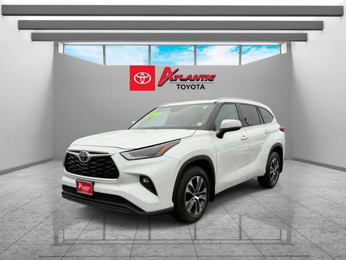 Wind Chill Pearl 2022 Toyota Highlander XLE