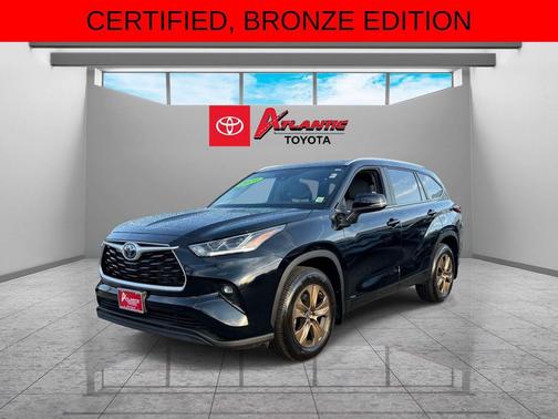 Midnight Black Metallic 2023 Toyota Highlander Hybrid XLE