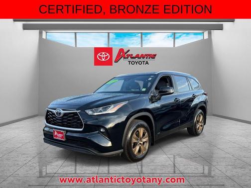 Midnight Black Metallic 2023 Toyota Highlander Hybrid XLE
