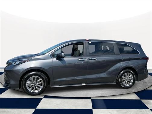 2025 Toyota Sienna XLE 7 Passenger