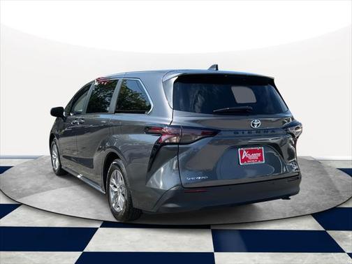 2025 Toyota Sienna XLE 7 Passenger