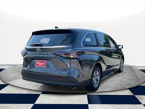 2025 Toyota Sienna XLE 7 Passenger