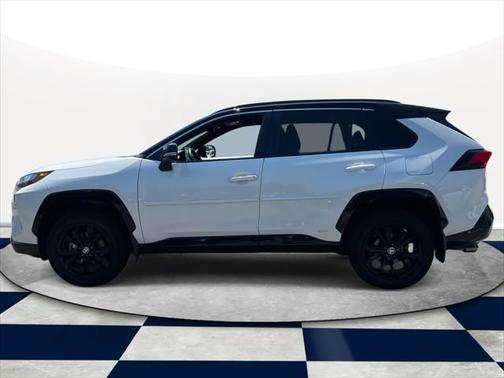 2022 Toyota RAV4 Hybrid SE
