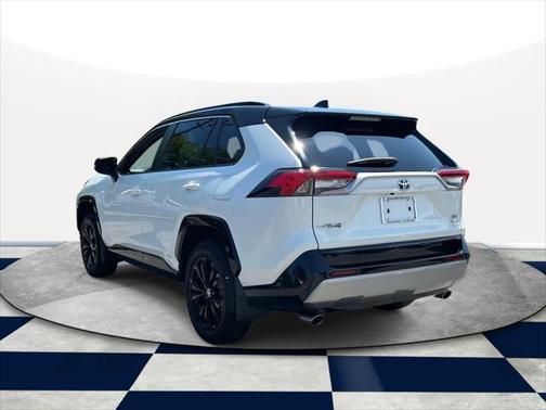 2022 Toyota RAV4 Hybrid SE