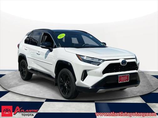 2022 Toyota RAV4 Hybrid SE