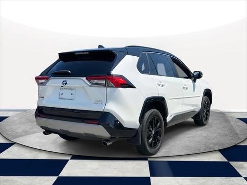 2022 Toyota RAV4 Hybrid SE