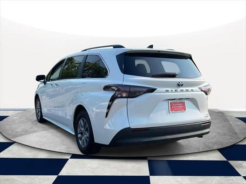 2023 Toyota Sienna XLE 7 Passenger