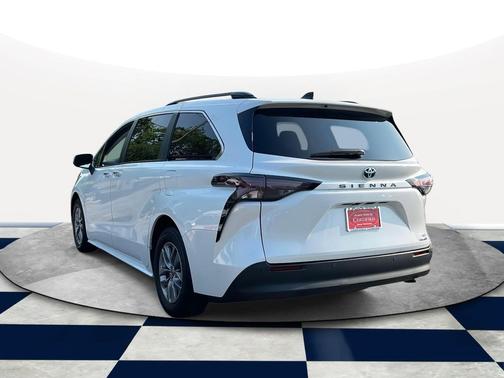 2023 Toyota Sienna XLE 7 Passenger