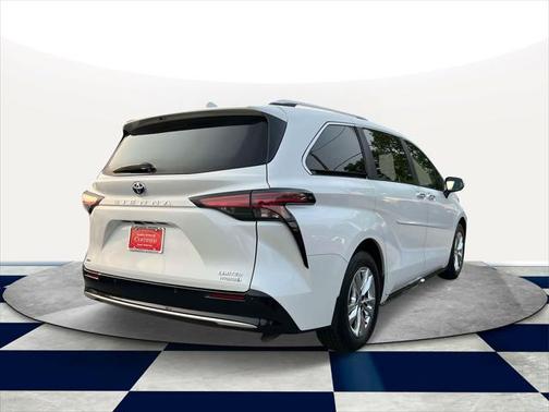 2023 Toyota Sienna Limited 7-Passenger