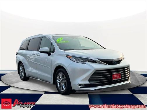 2023 Toyota Sienna Limited 7-Passenger