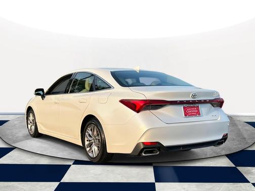 2021 Toyota Avalon XLE