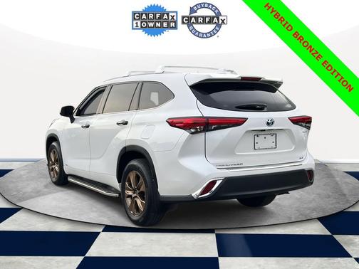 2022 Toyota Highlander Hybrid XLE