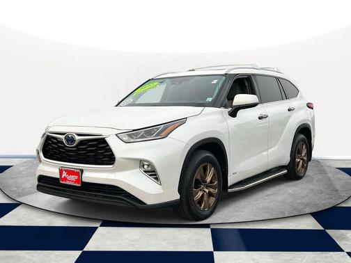 2022 Toyota Highlander Hybrid XLE