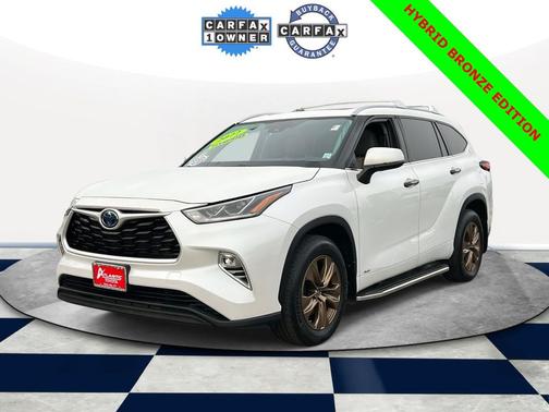 2022 Toyota Highlander Hybrid XLE