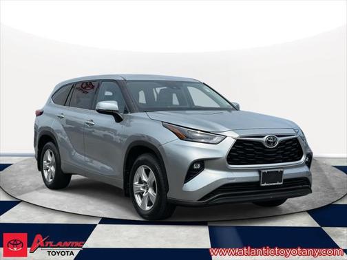 2022 Toyota Highlander LE