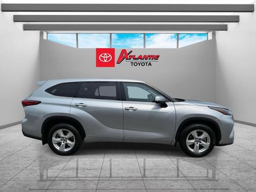 2022 Toyota Highlander LE