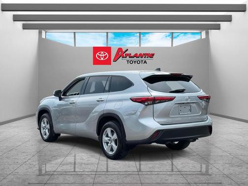 2022 Toyota Highlander LE