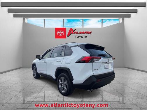 Ice 2025 Toyota RAV4 Hybrid LE