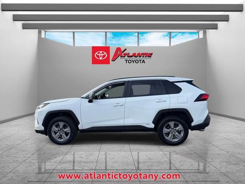 Ice 2025 Toyota RAV4 Hybrid LE