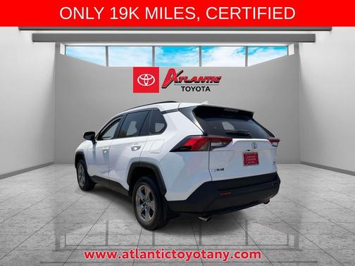 Ice Cap 2023 Toyota RAV4 XLE