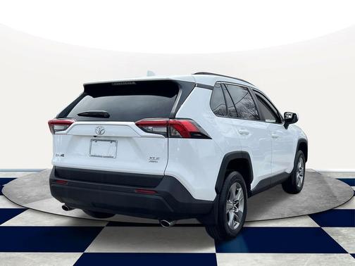 Ice Cap 2023 Toyota RAV4 XLE