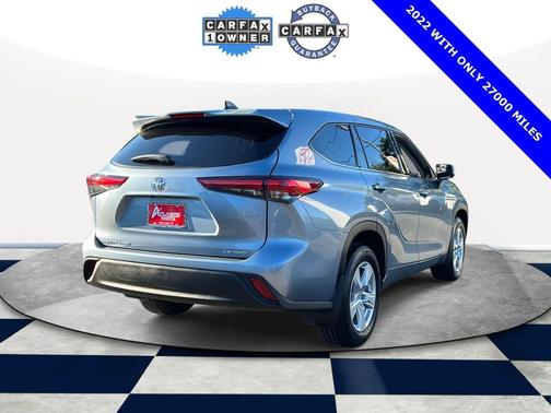 2022 Toyota Highlander LE