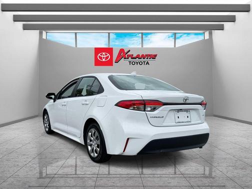 Ice Cap 2024 Toyota Corolla LE