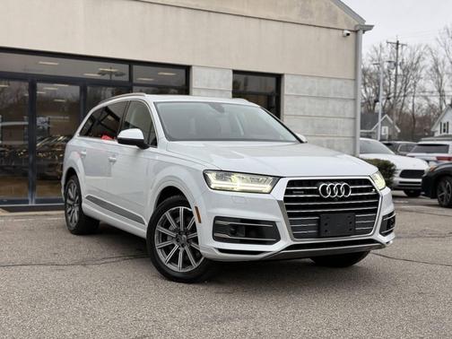 Off White 2018 Audi Q7 3.0T Prestige