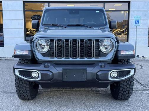 Anvil Clearcoat 2025 Jeep Gladiator High Tide