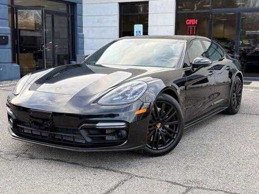 Jet Black Metallic 2019 Porsche Panamera GTS