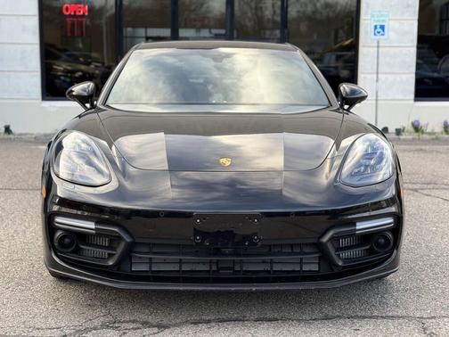 Jet Black Metallic 2019 Porsche Panamera GTS