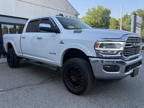 Bright White Clearcoat 2021 RAM 2500 Laramie Crew Cab 4x4 6'4' Box