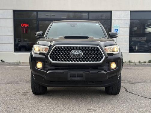 Midnight Black Metallic 2018 Toyota Tacoma TRD Sport
