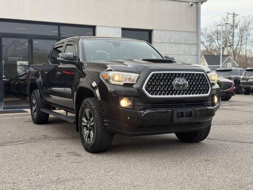 Midnight Black Metallic 2018 Toyota Tacoma TRD Sport