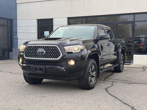 Midnight Black Metallic 2018 Toyota Tacoma TRD Sport