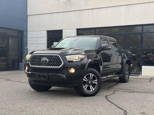 Midnight Black Metallic 2018 Toyota Tacoma TRD Sport