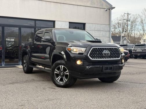 Midnight Black Metallic 2018 Toyota Tacoma TRD Sport