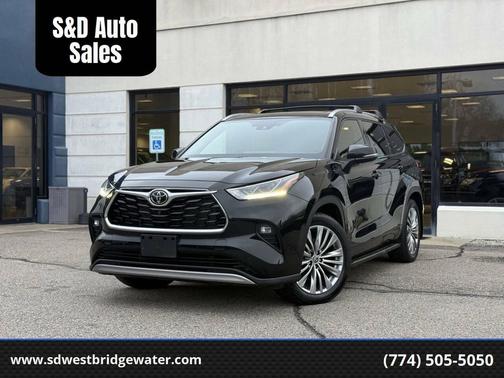 Midnight Black Metallic 2022 Toyota Highlander Platinum