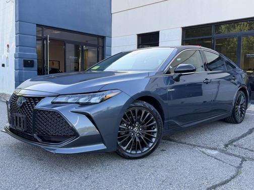 Harbor Gray Metallic 2019 Toyota Avalon Hybrid XSE