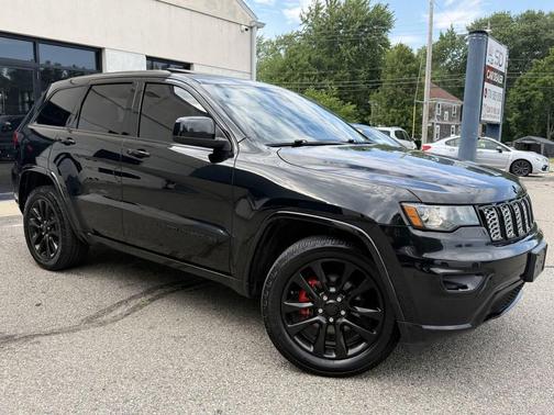 Diamond Black Crystal Pearlcoat 2018 Jeep Grand Cherokee Altitude