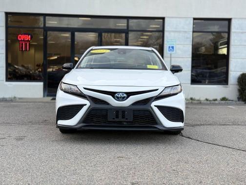 Ice Cap 2023 Toyota Camry SE