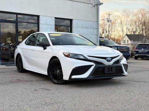 Ice Cap 2023 Toyota Camry SE
