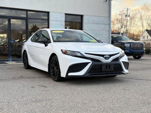 Ice Cap 2023 Toyota Camry SE
